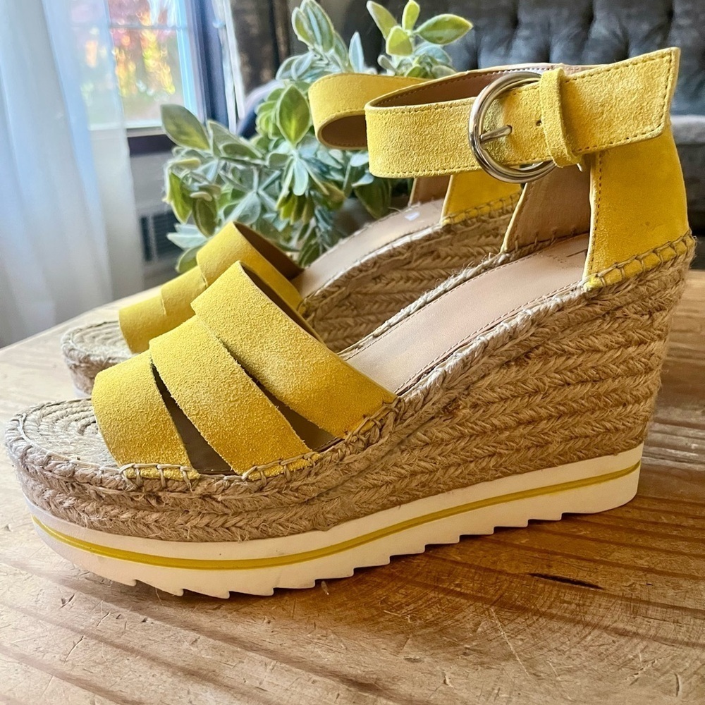 Marc Fisher Sammy Yellow Suede Espadrille Wedge Platform Sandel 9.5 NWOB